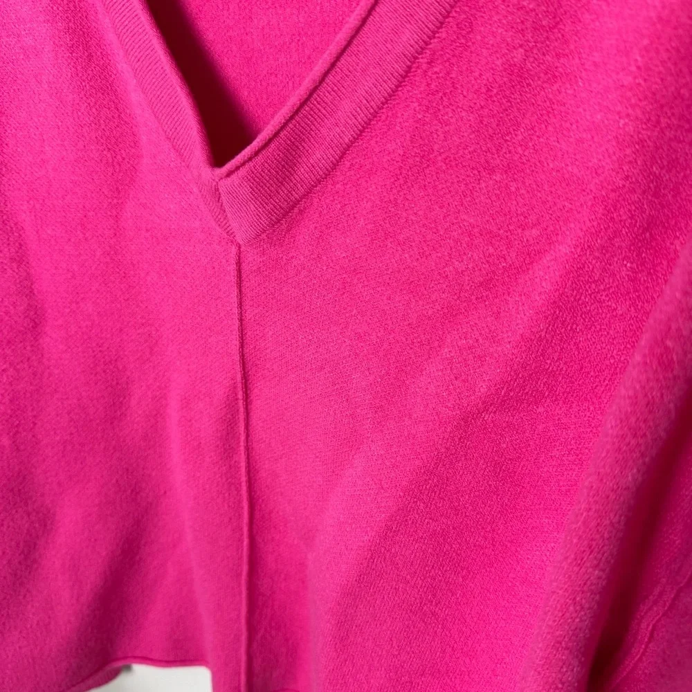Lumière Hot Pink V-Neck Cropped Sweater – Size Small - Picture 2 of 4